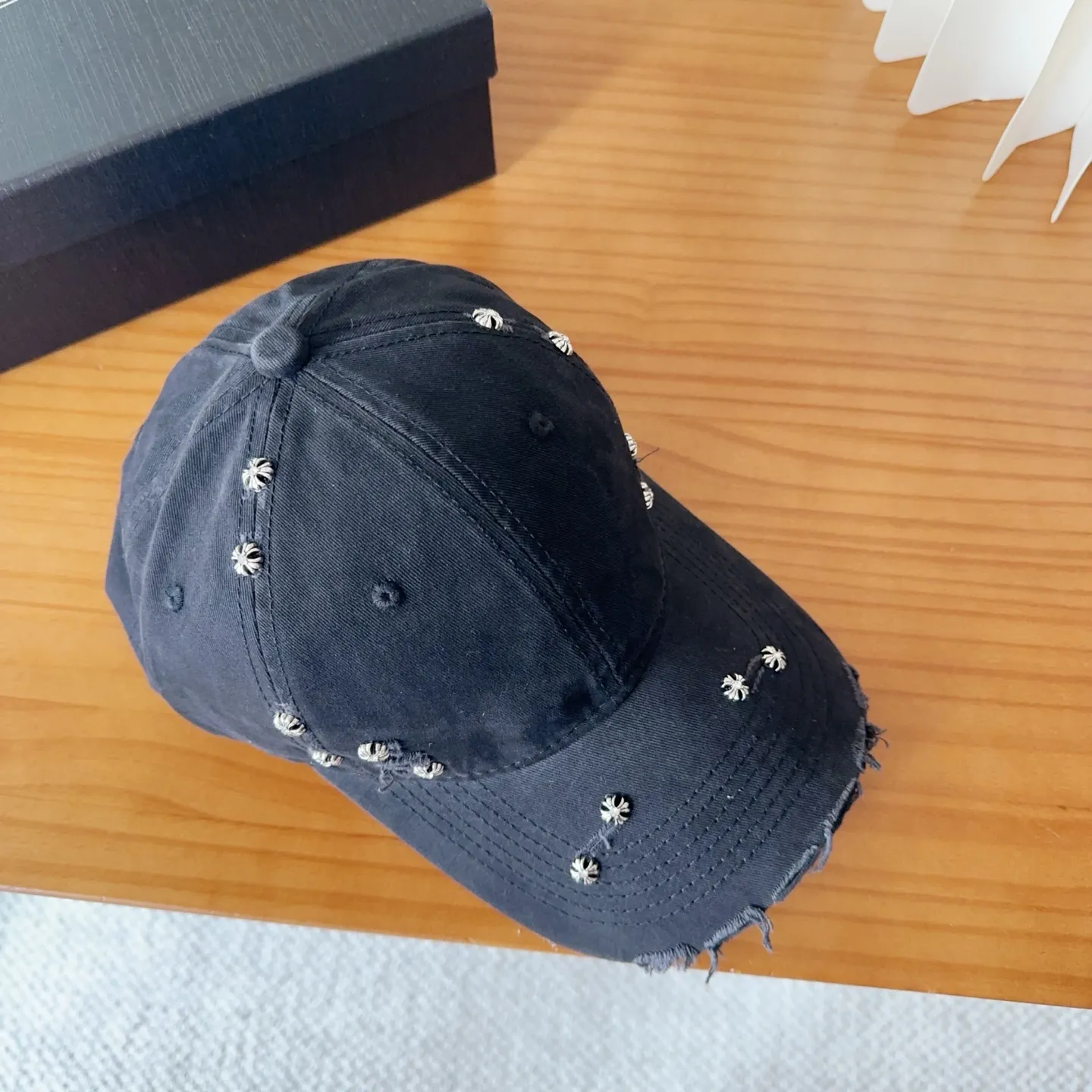 🉐️120 Chrome Hearts 💓Early autumn Korean style fashion retro distressed hole hat worn design versatile baseball cap peaked cap